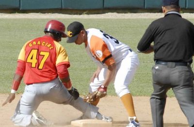 Matanzas, Ciego de vila y Holgun salen por la puerta ancha en la pelota